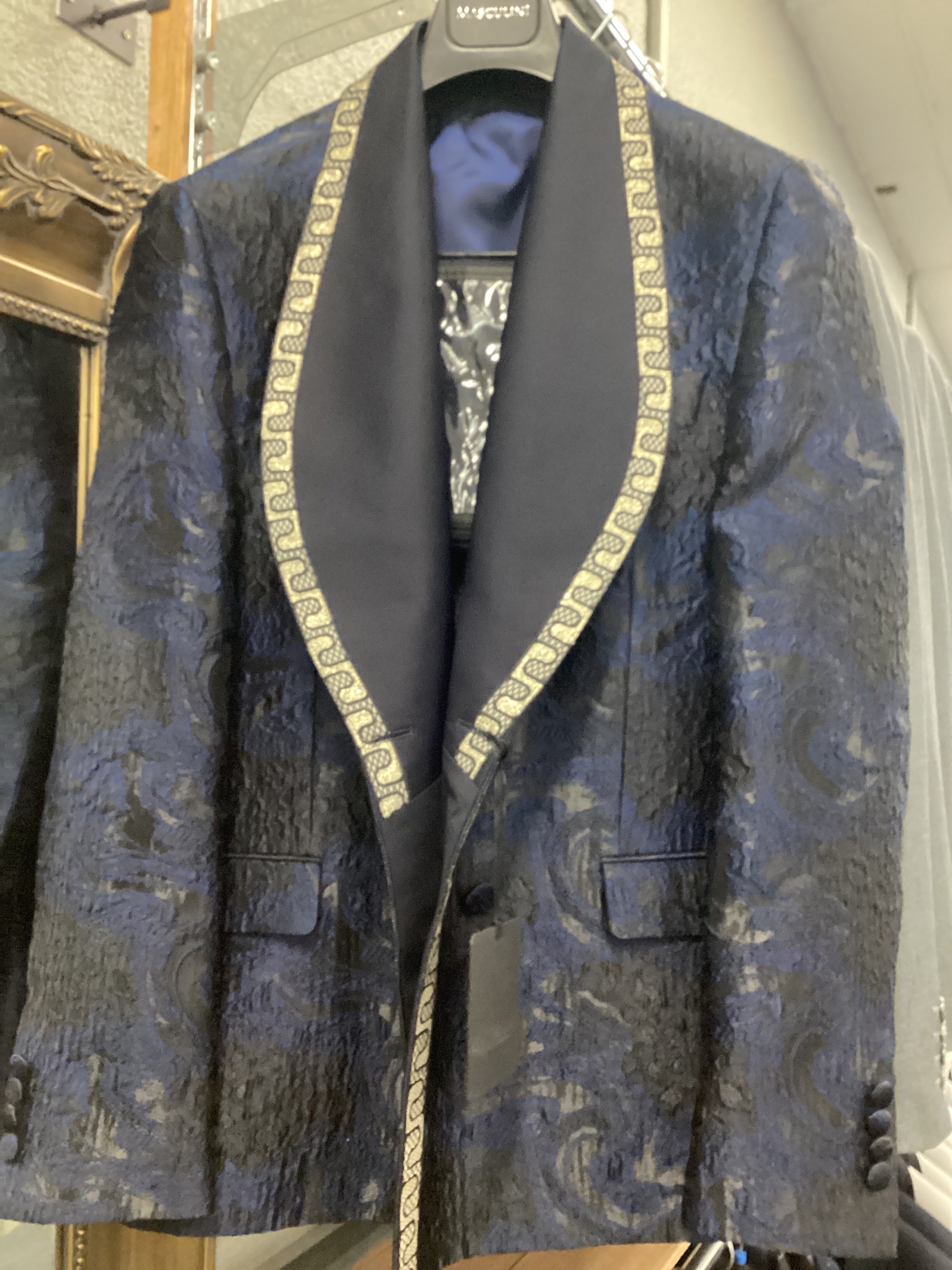 Edgers Men’s Double Breasted Three-Piece Suit + Bow tie