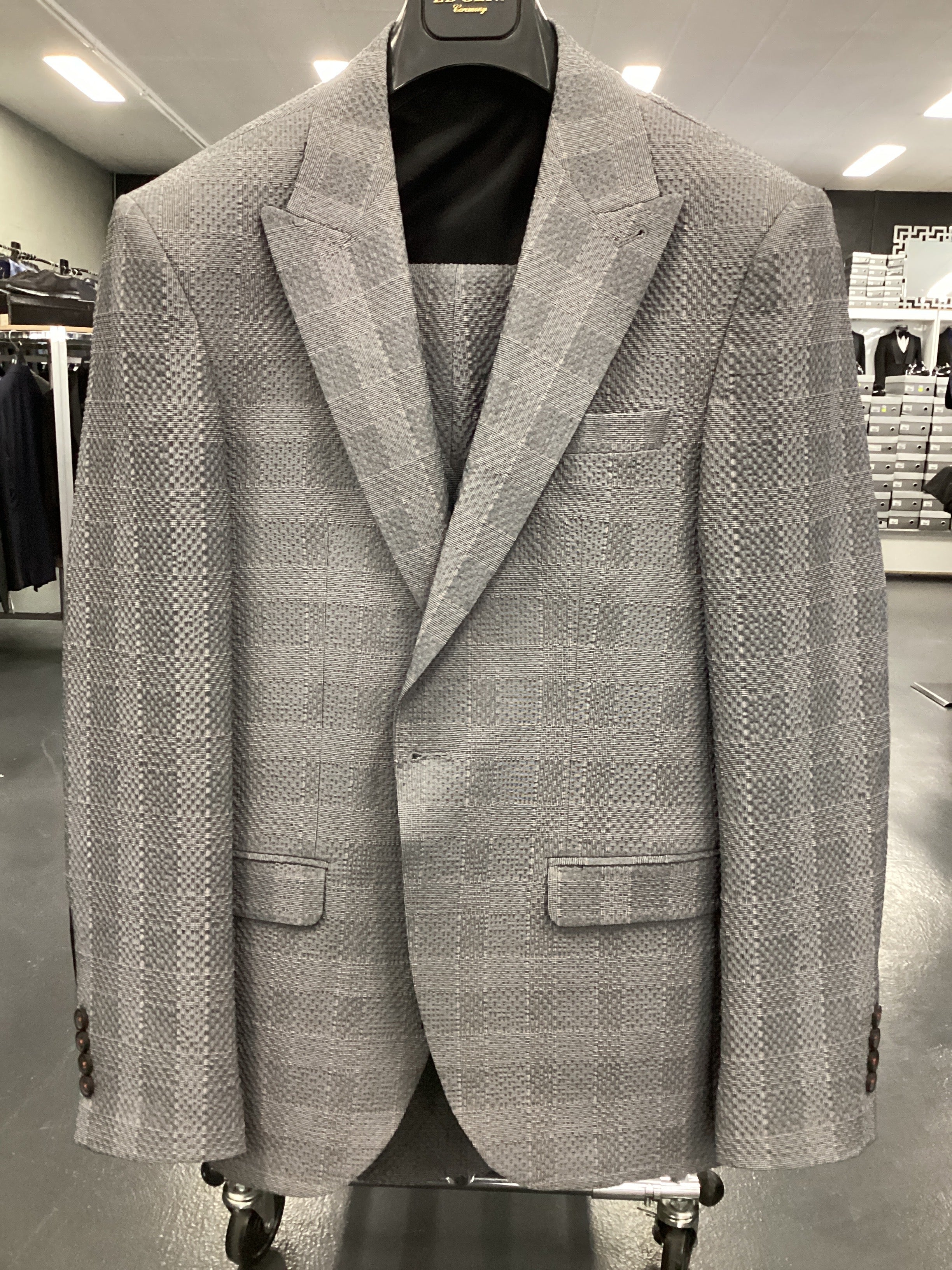 Edgers Men’s Three-Piece Suit