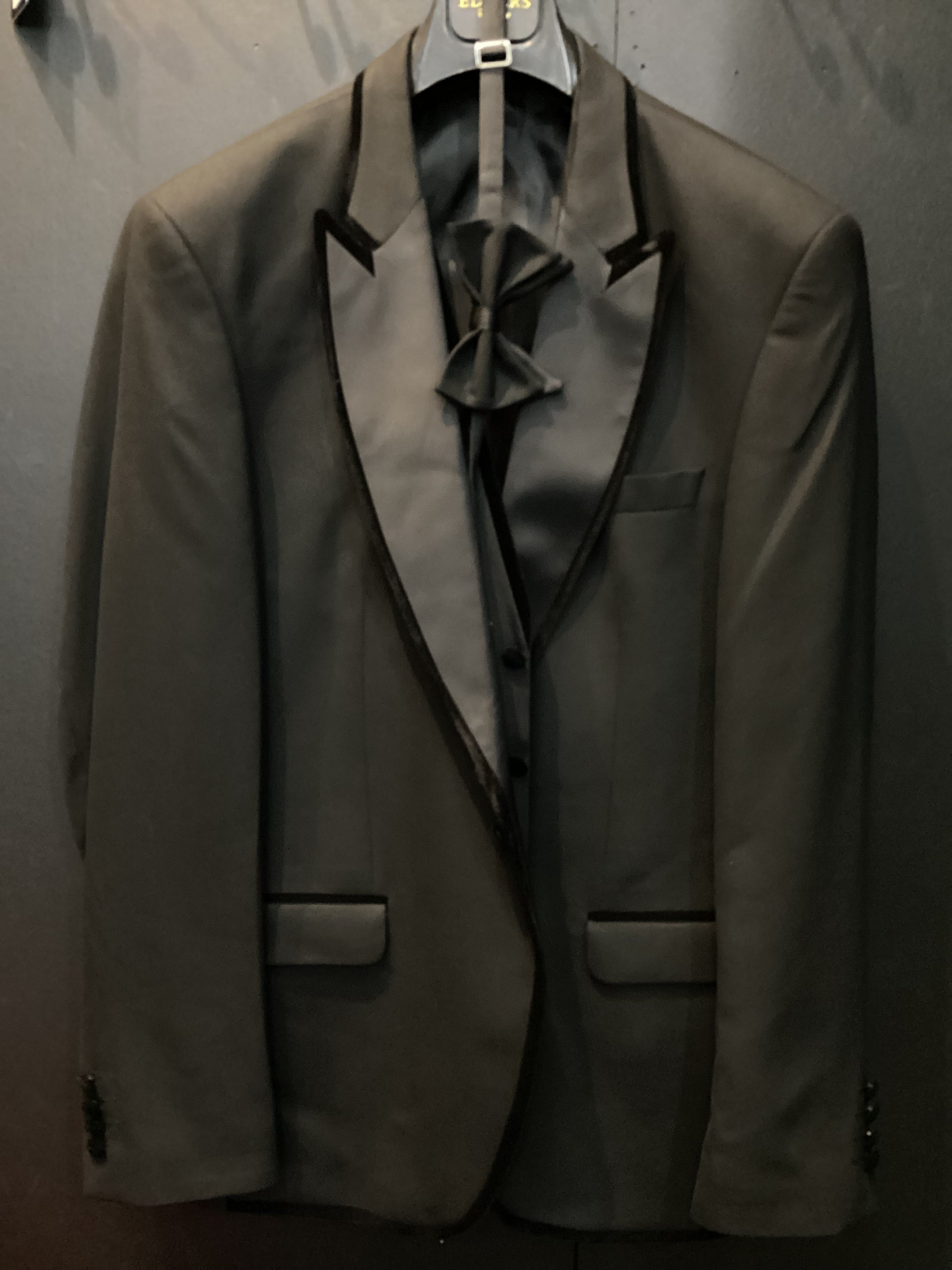 Edgers Men’s Three Piece Suit + Bow tie