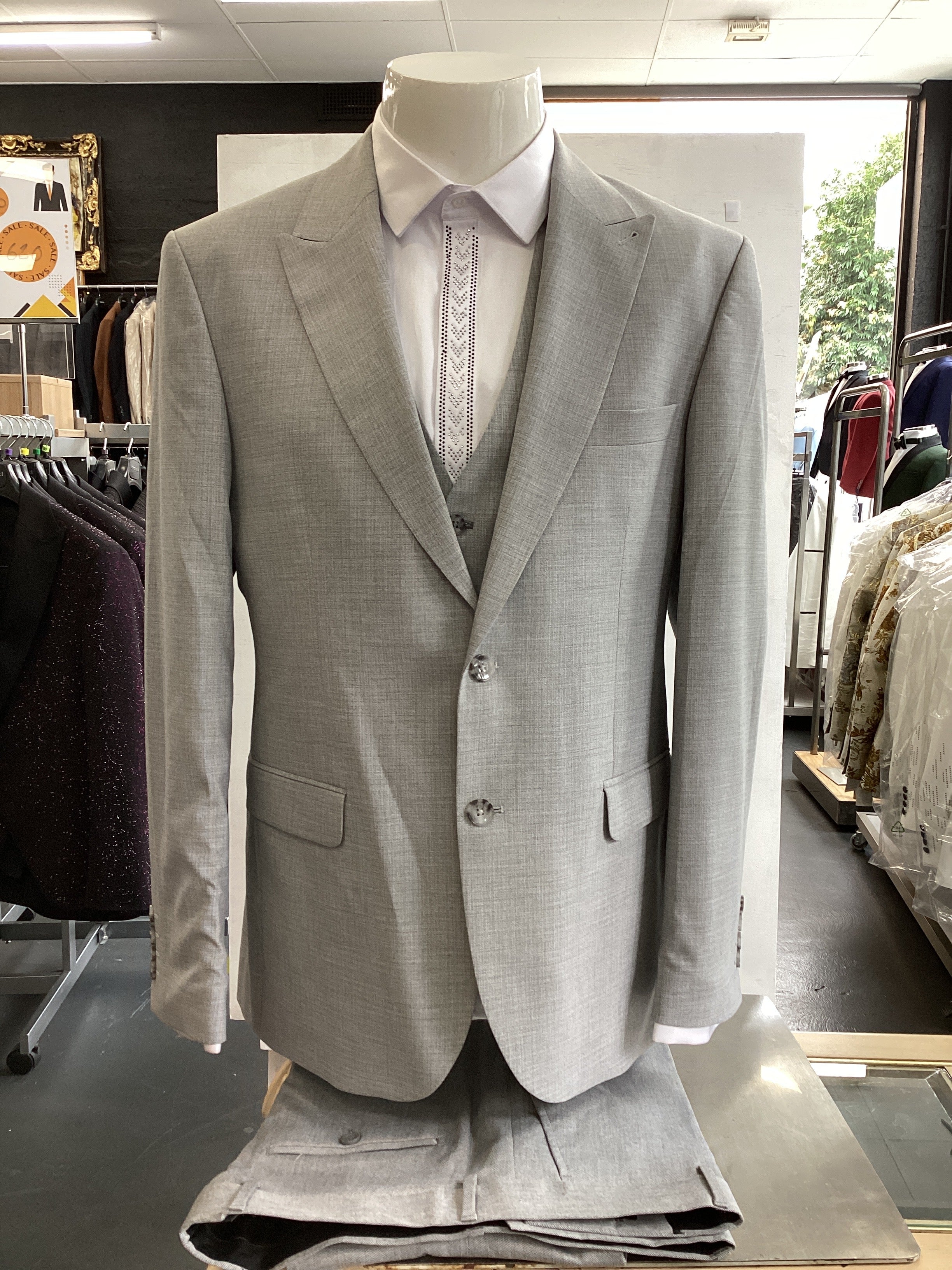 Edgers Mens Three-Piece Suit