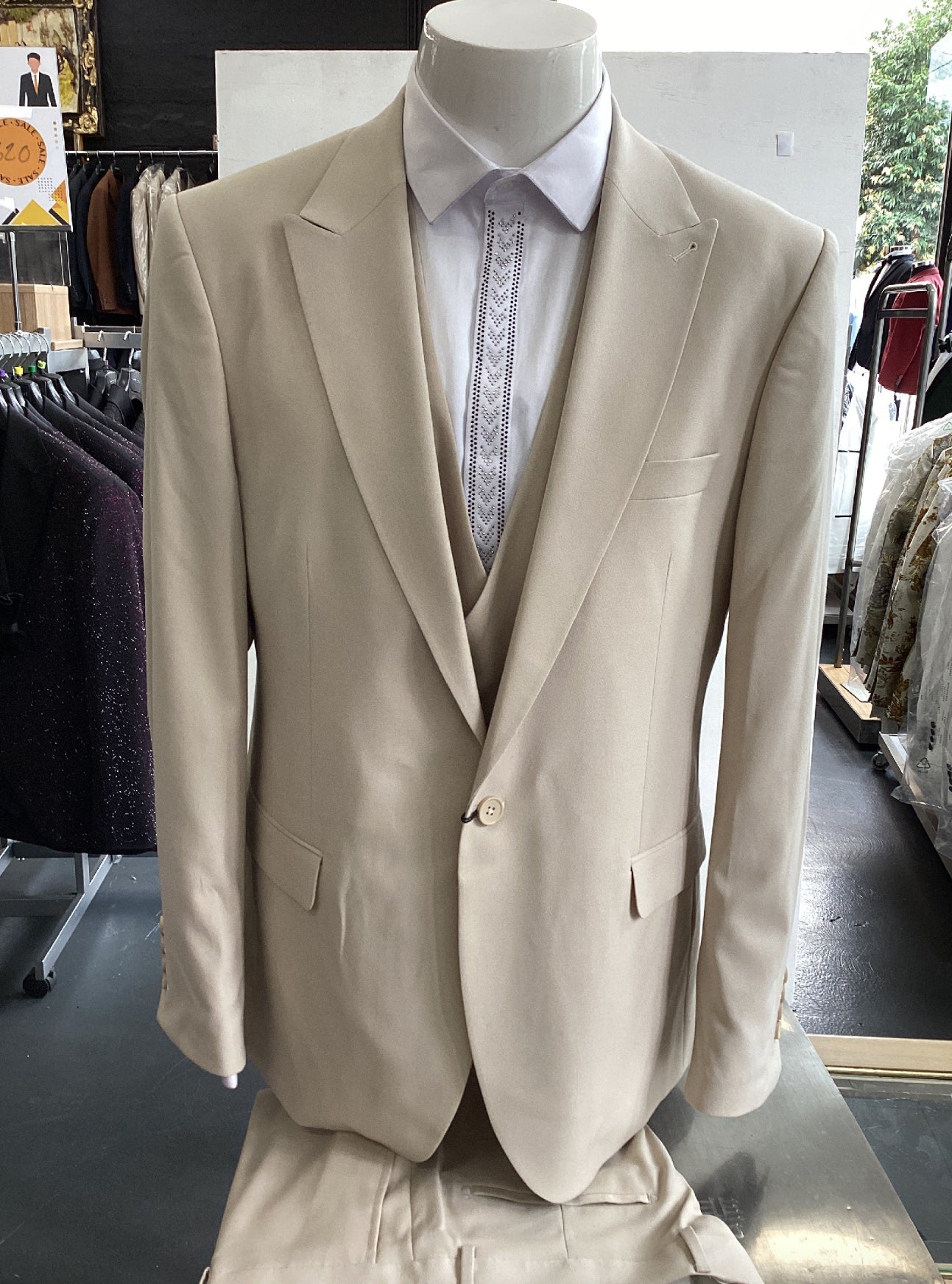 Edgers Men’s Three-Piece Suit