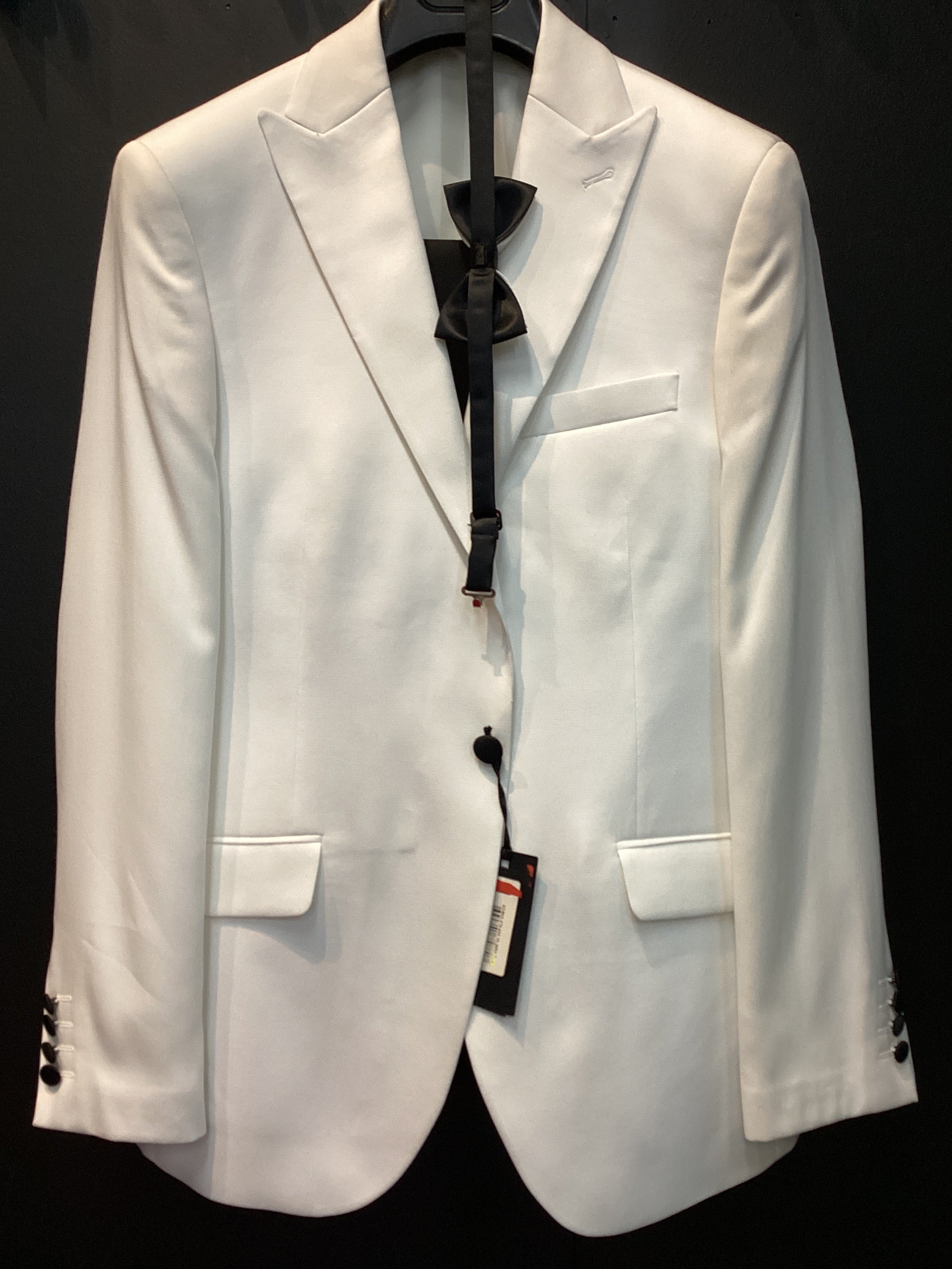 Piserro Men’s Three-Piece Suit + Bow tie