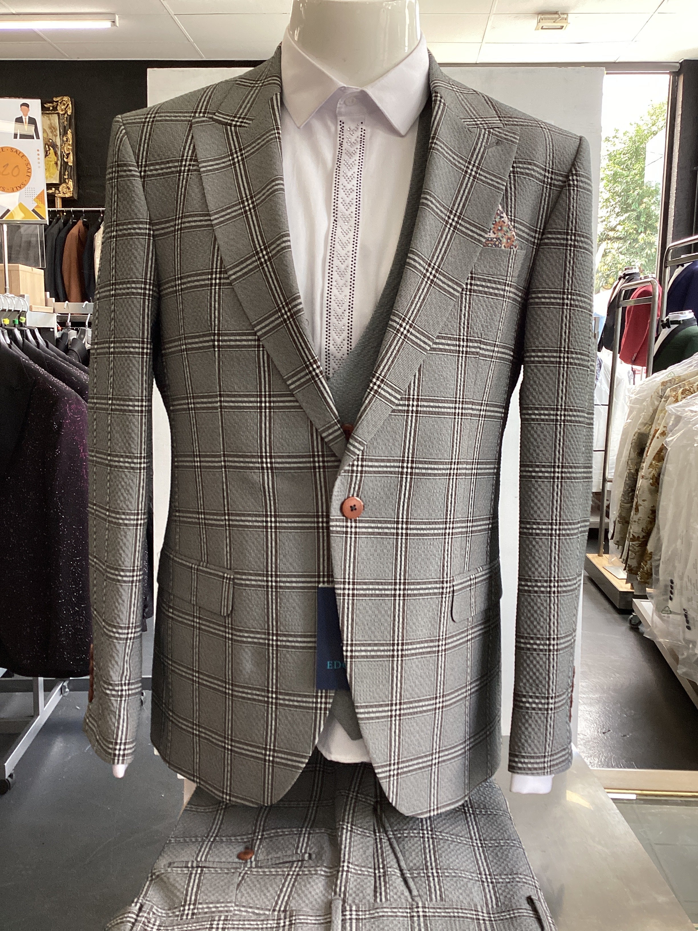 Edgers Men’s Three-Piece Suit