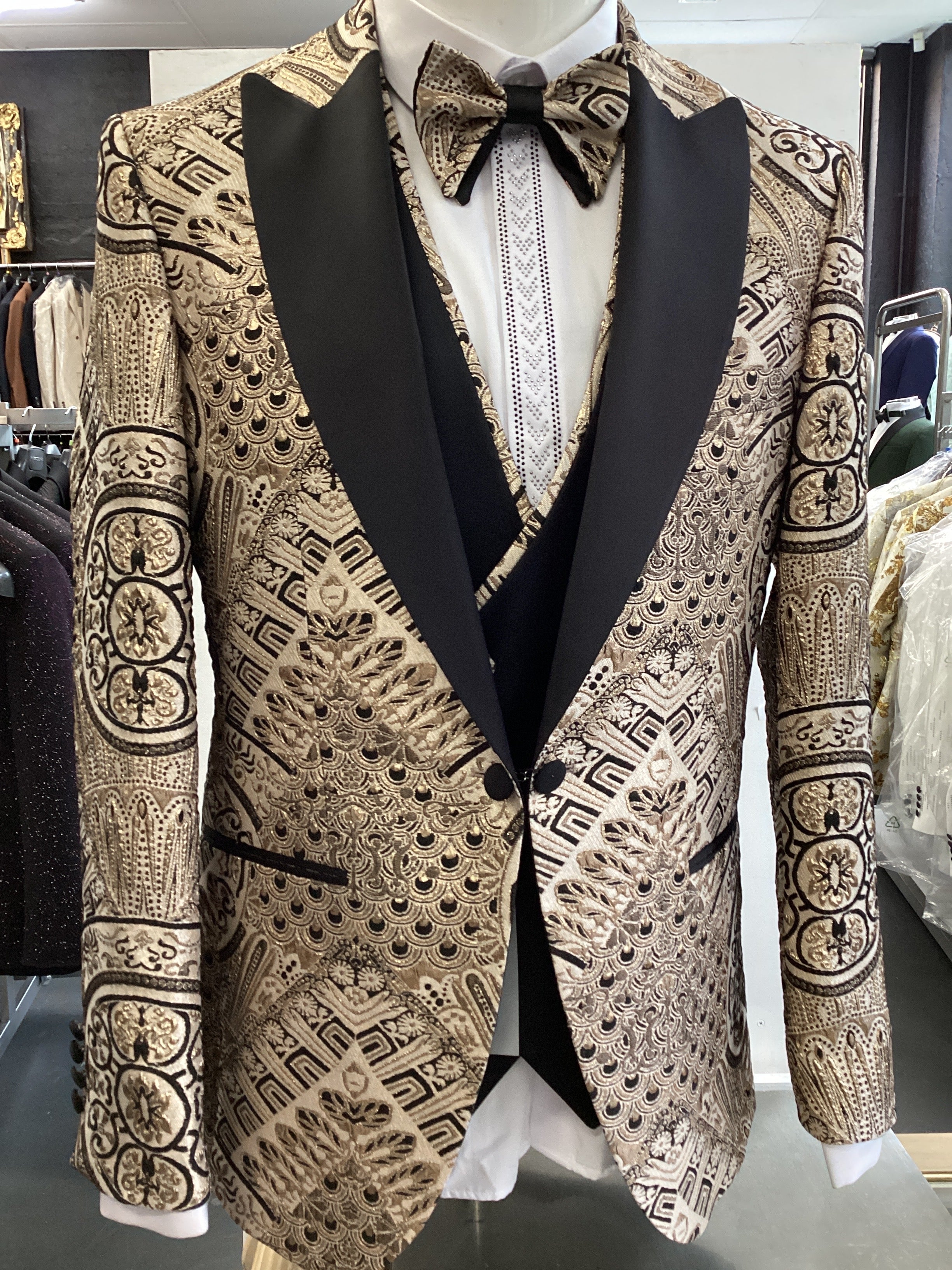 Edgers Men’s Three-Piece Suits +Bow tie