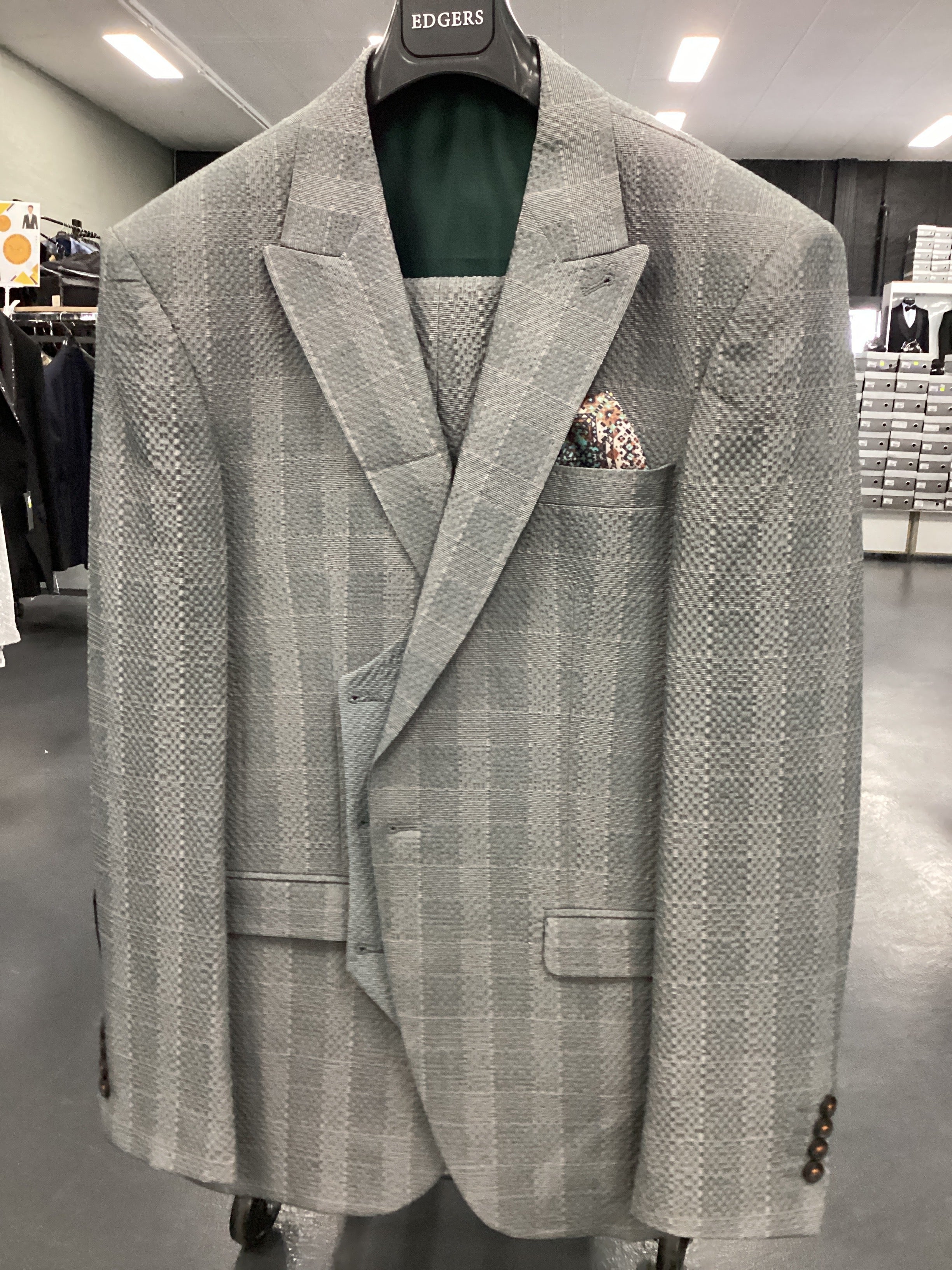 Edgers Men’s Three-Piece Suit