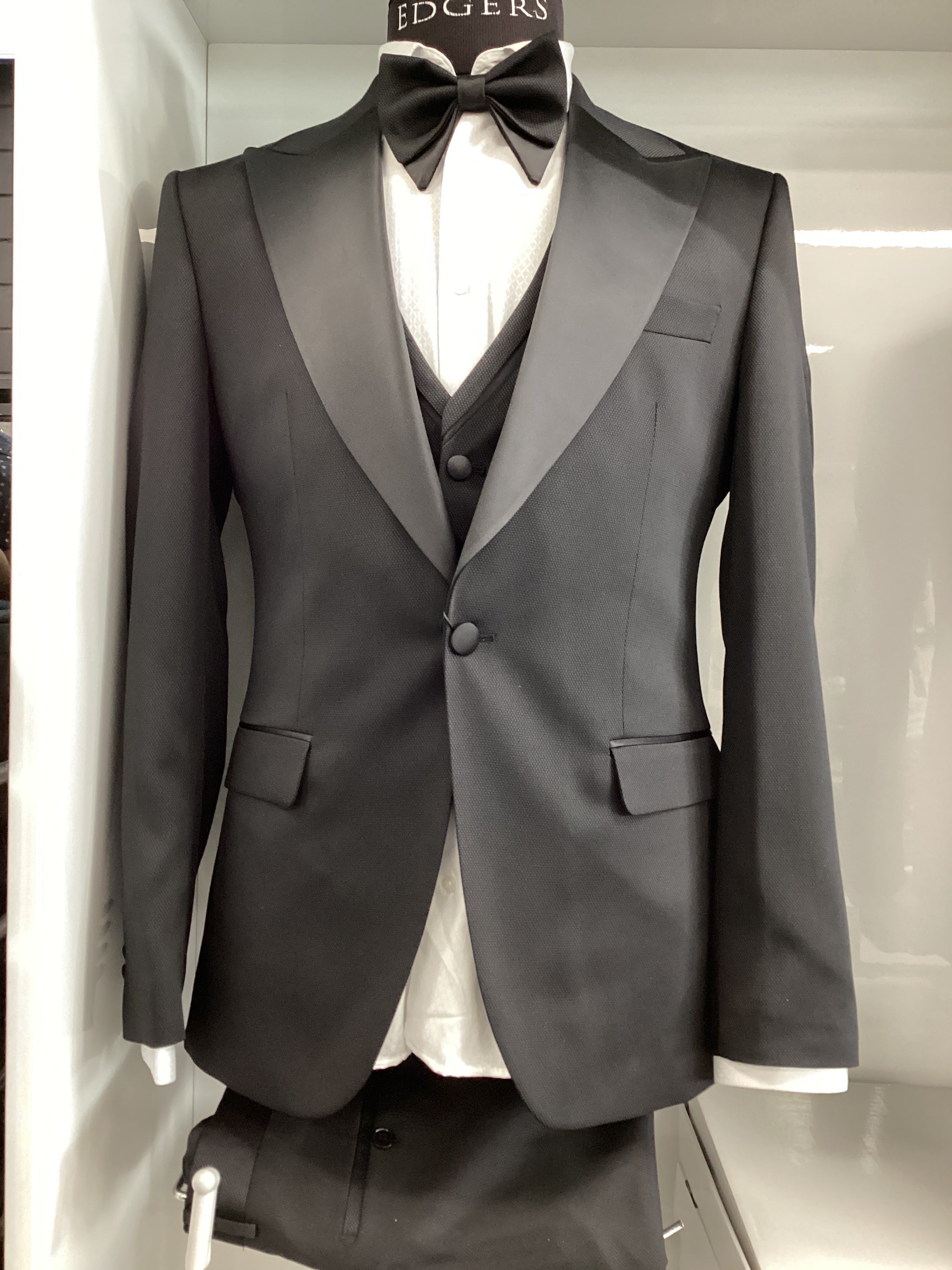 Edgers Men’s Three-Piece Suit