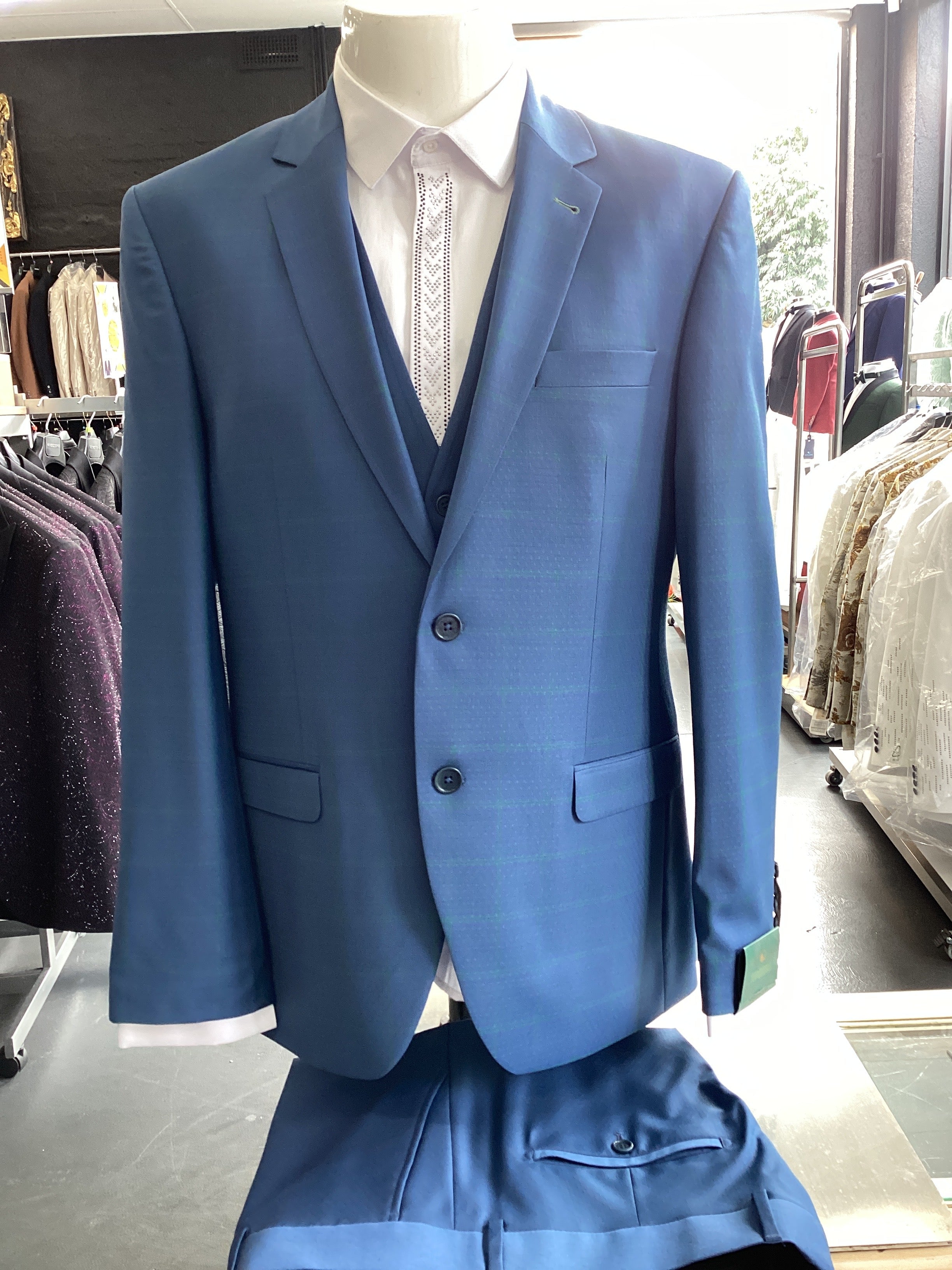 Edgers Men's Three-Piece Suit