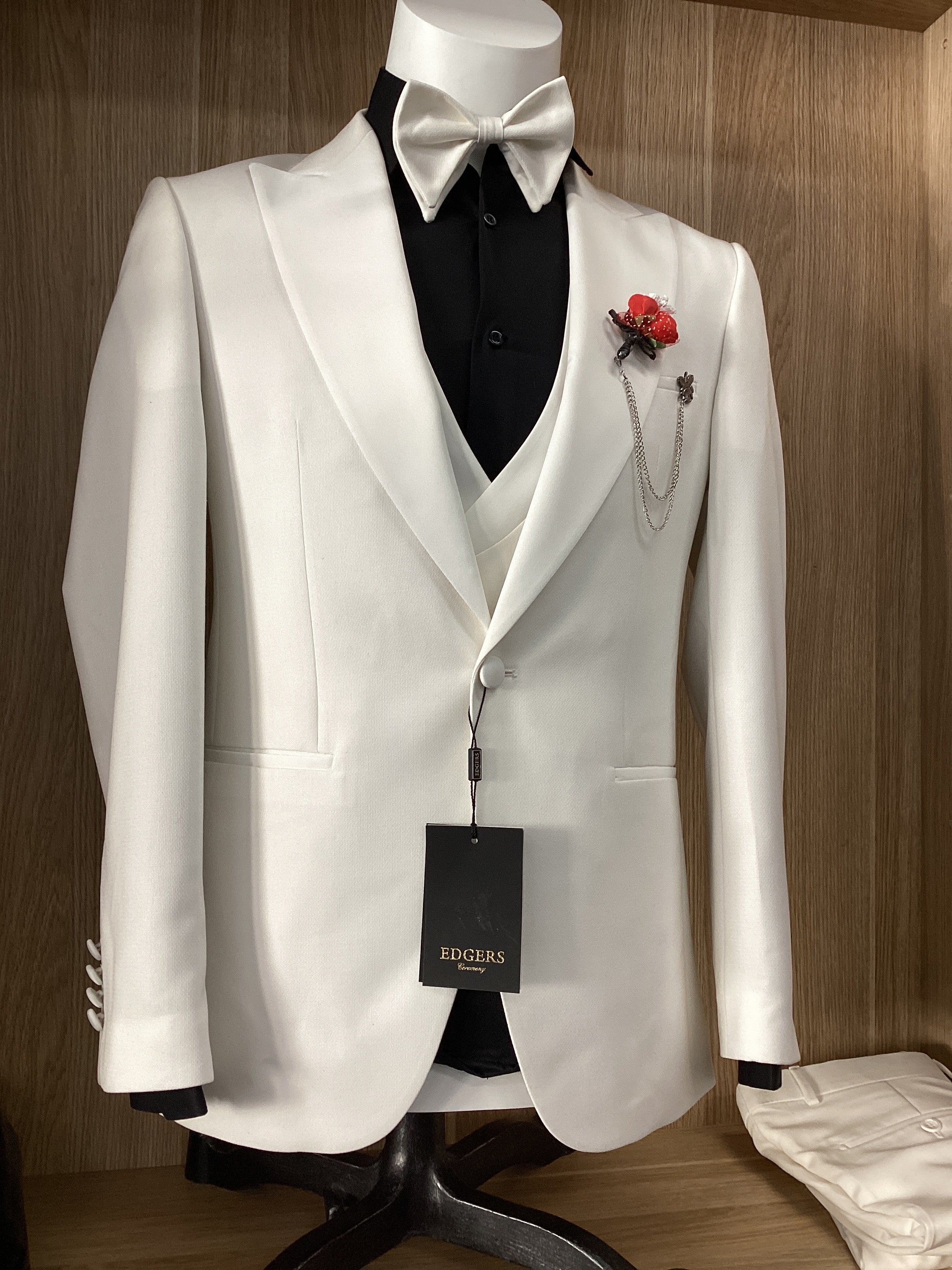 Edgers Men’s Three-Piece Suit + Bow tie