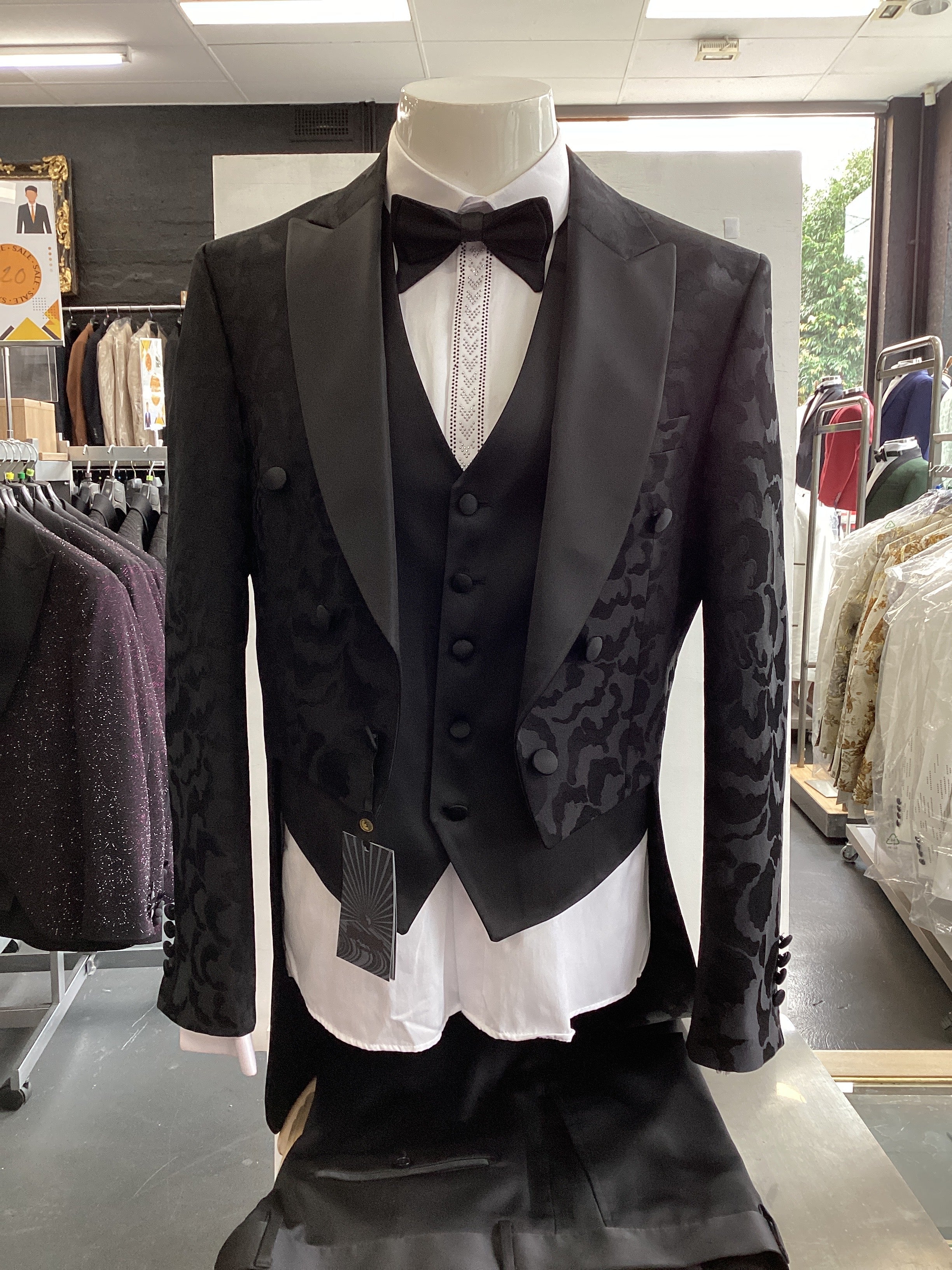 Edgers Men's Three-Piece Suit + Bow tie