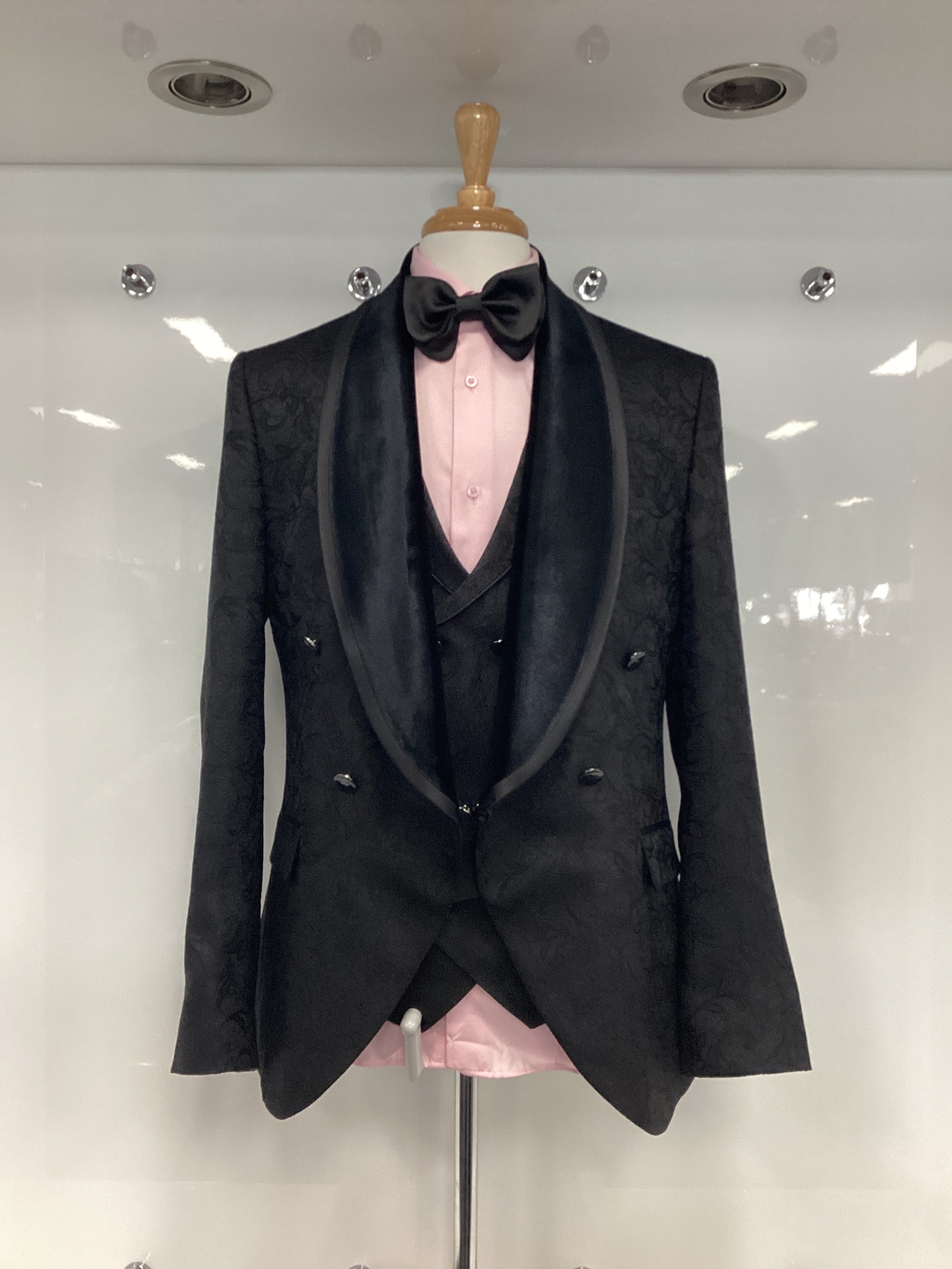 Musculini Men’s Three-Piece Suit + Bow tie