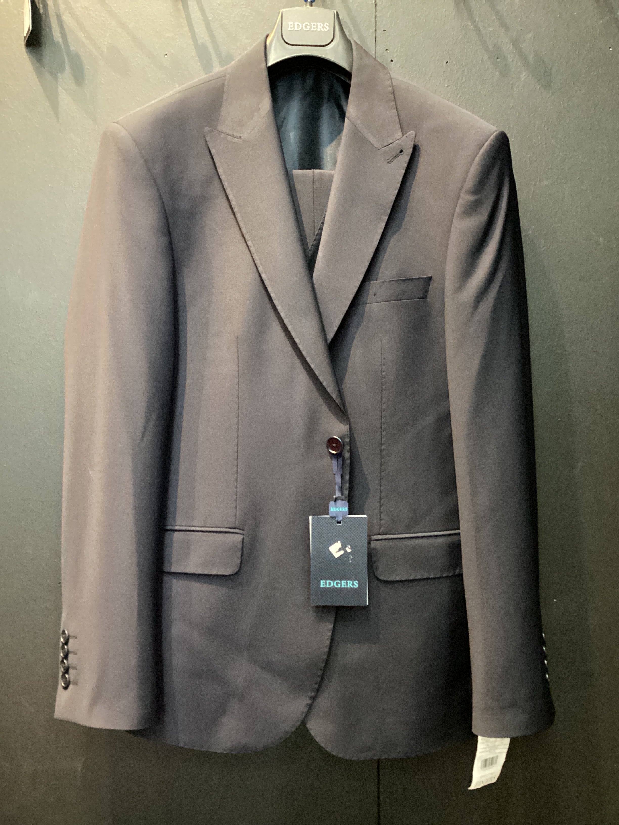 Edgers Men’s Three-Piece Suit