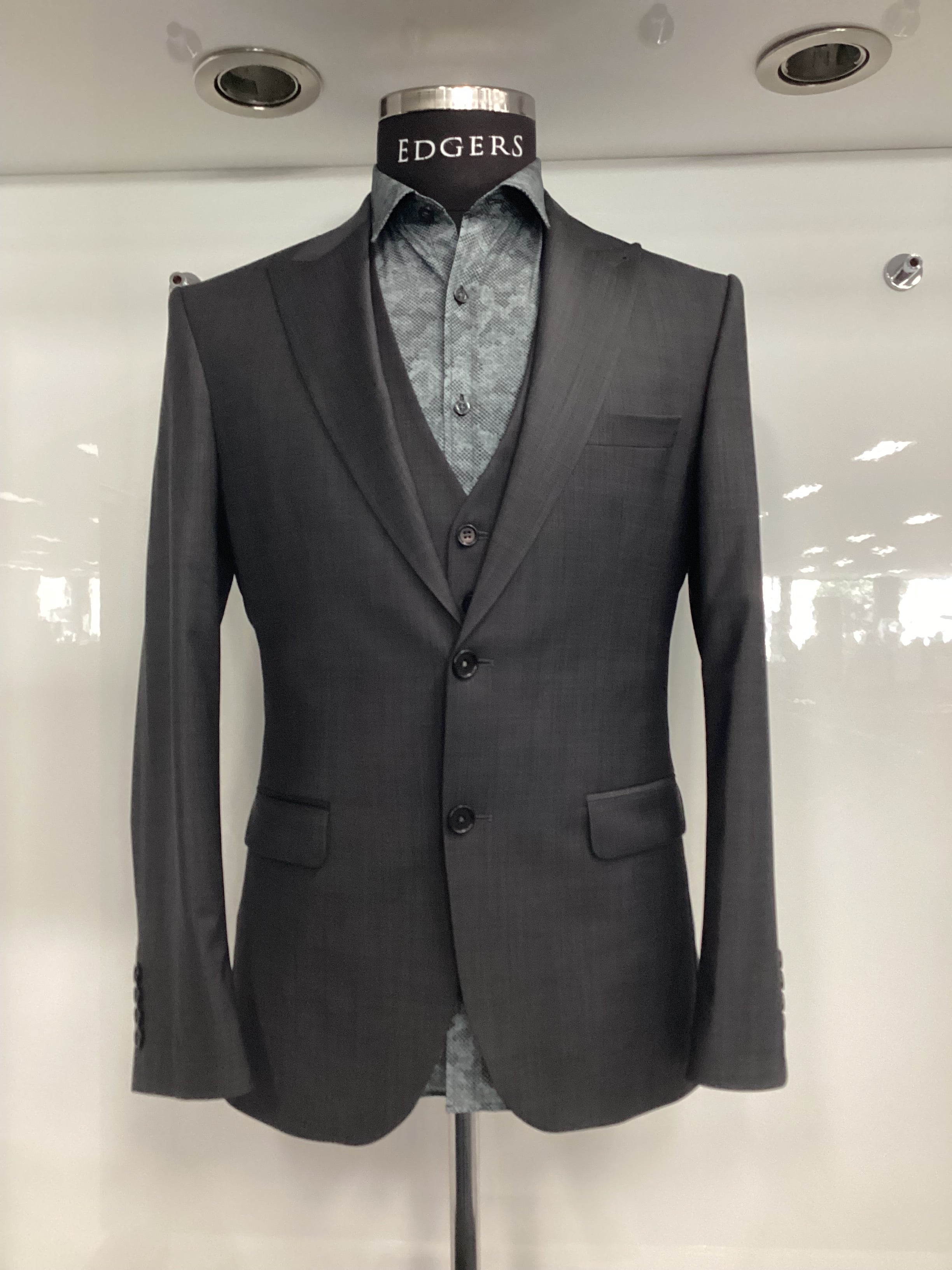 Edgers Men’s Three-Piece Suit