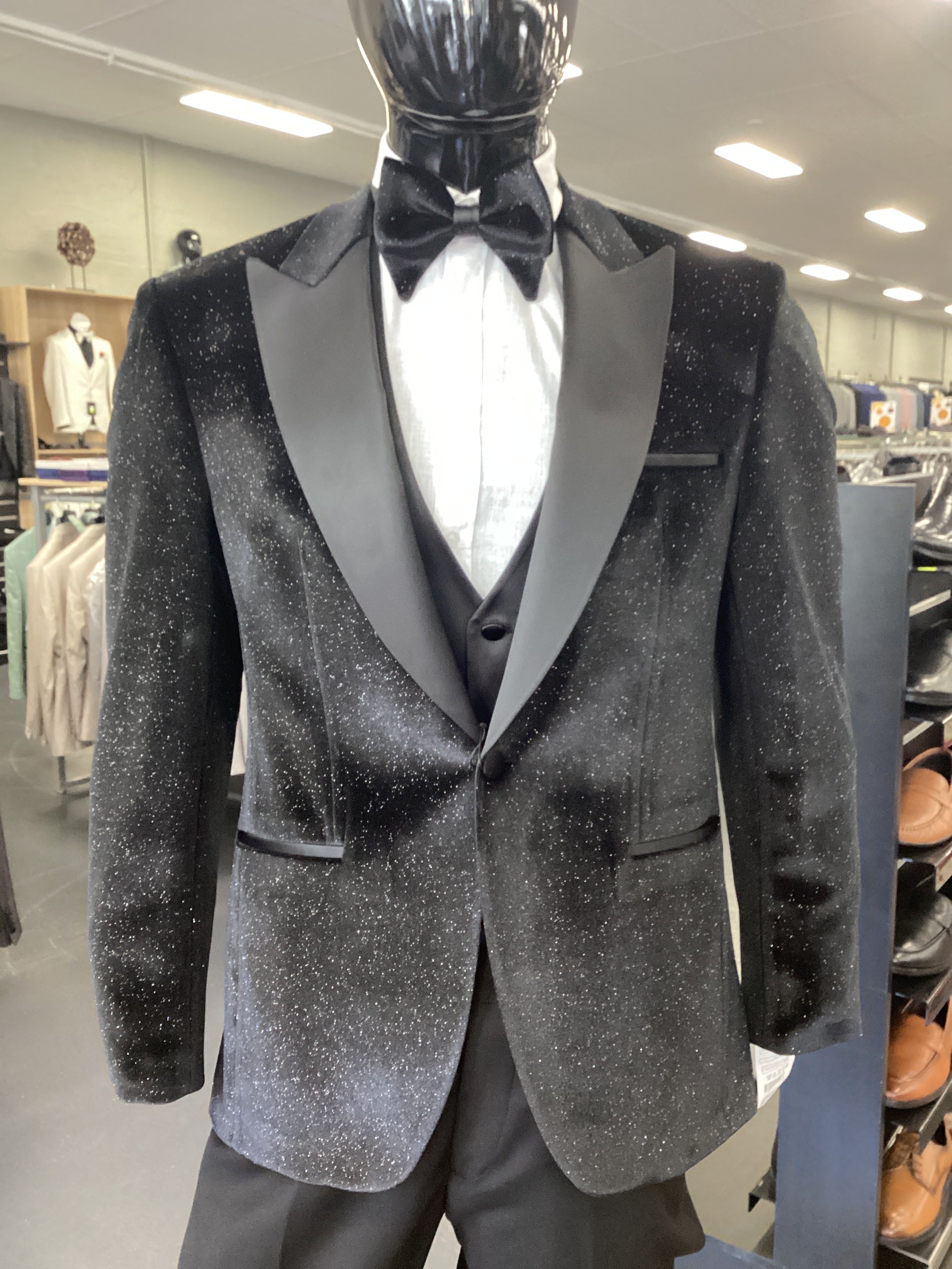 Edgers Men’s Three-Piece Suit + Bow tie
