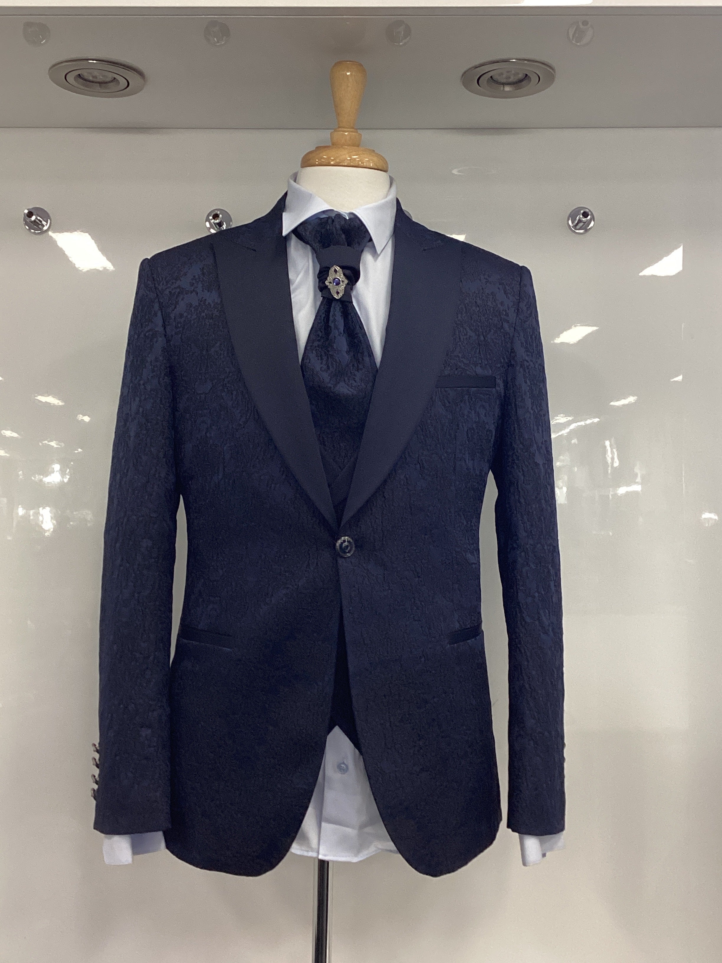 Duante Men’s Three-Piece Suit + Bow tie and Tie