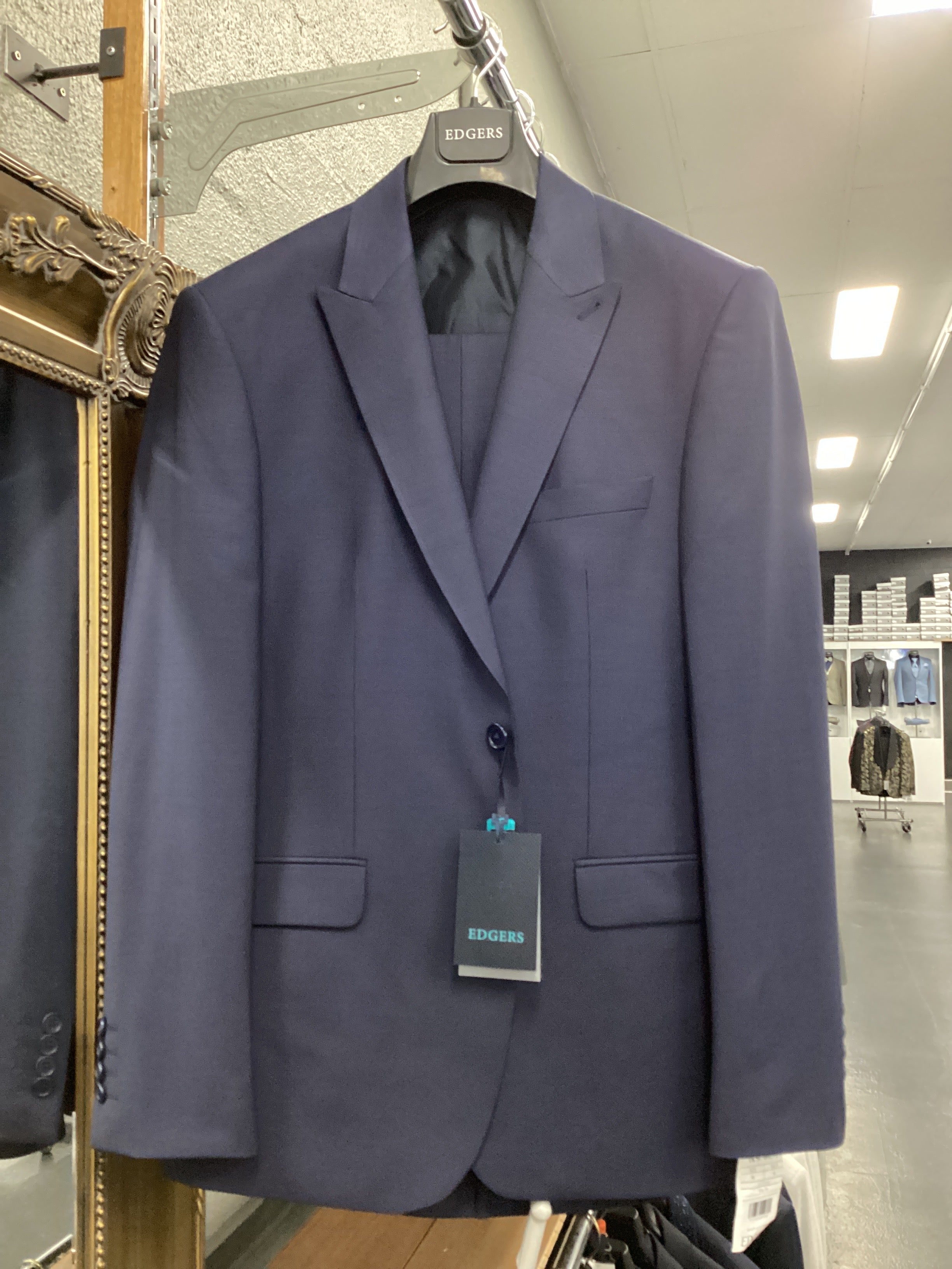 Edgers Men’s Three-Piece Suit