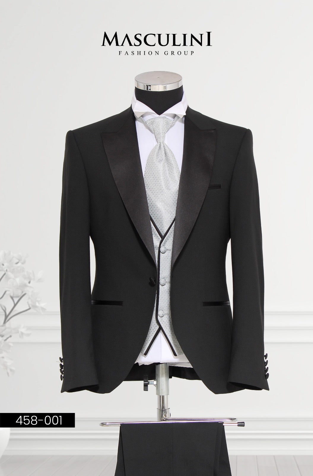 Masculini Men’s Three-Piece Suit + Tie