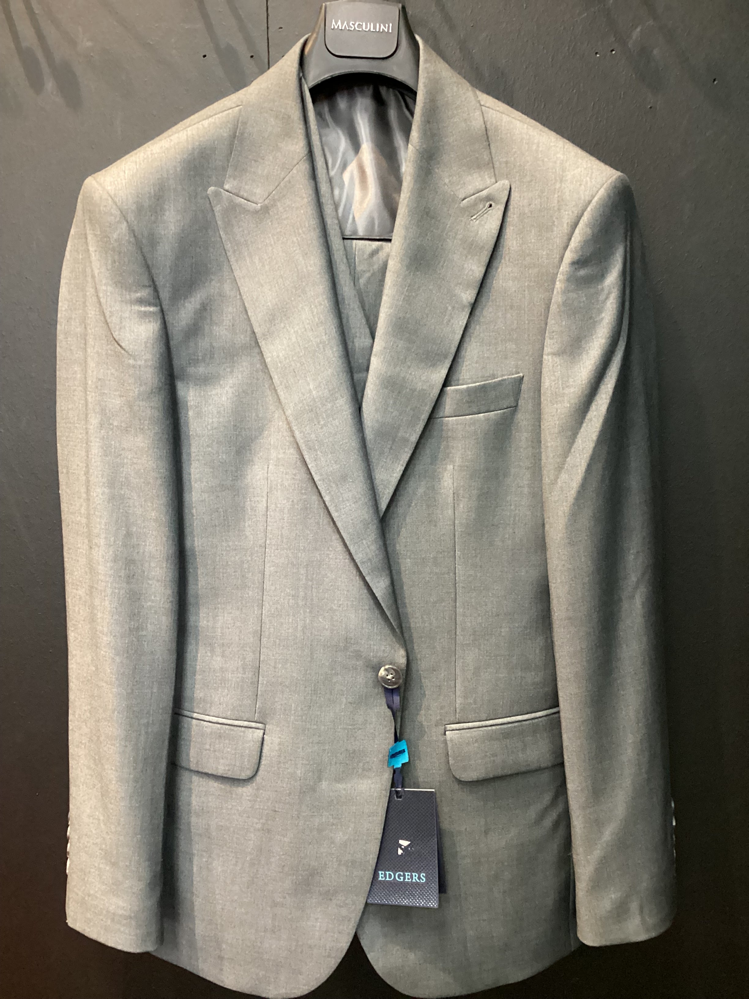 Edgers Men’s Three-Piece Suit