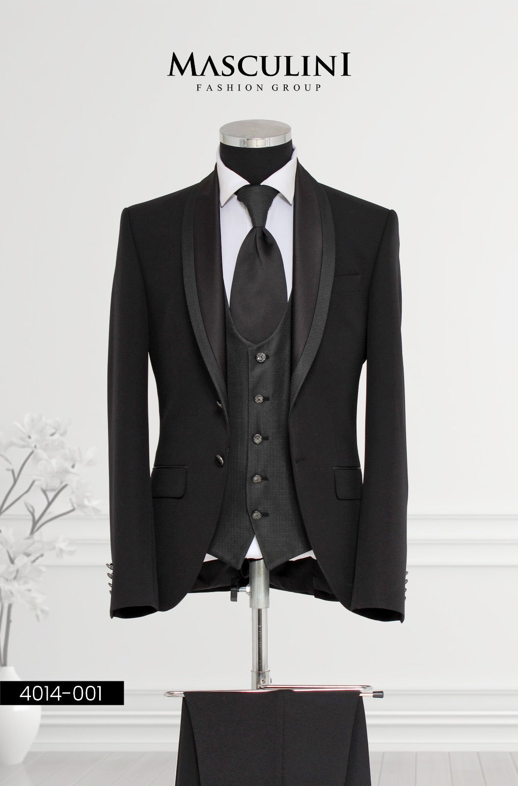 Masculini Men’s Three-Piece Suit + Tie