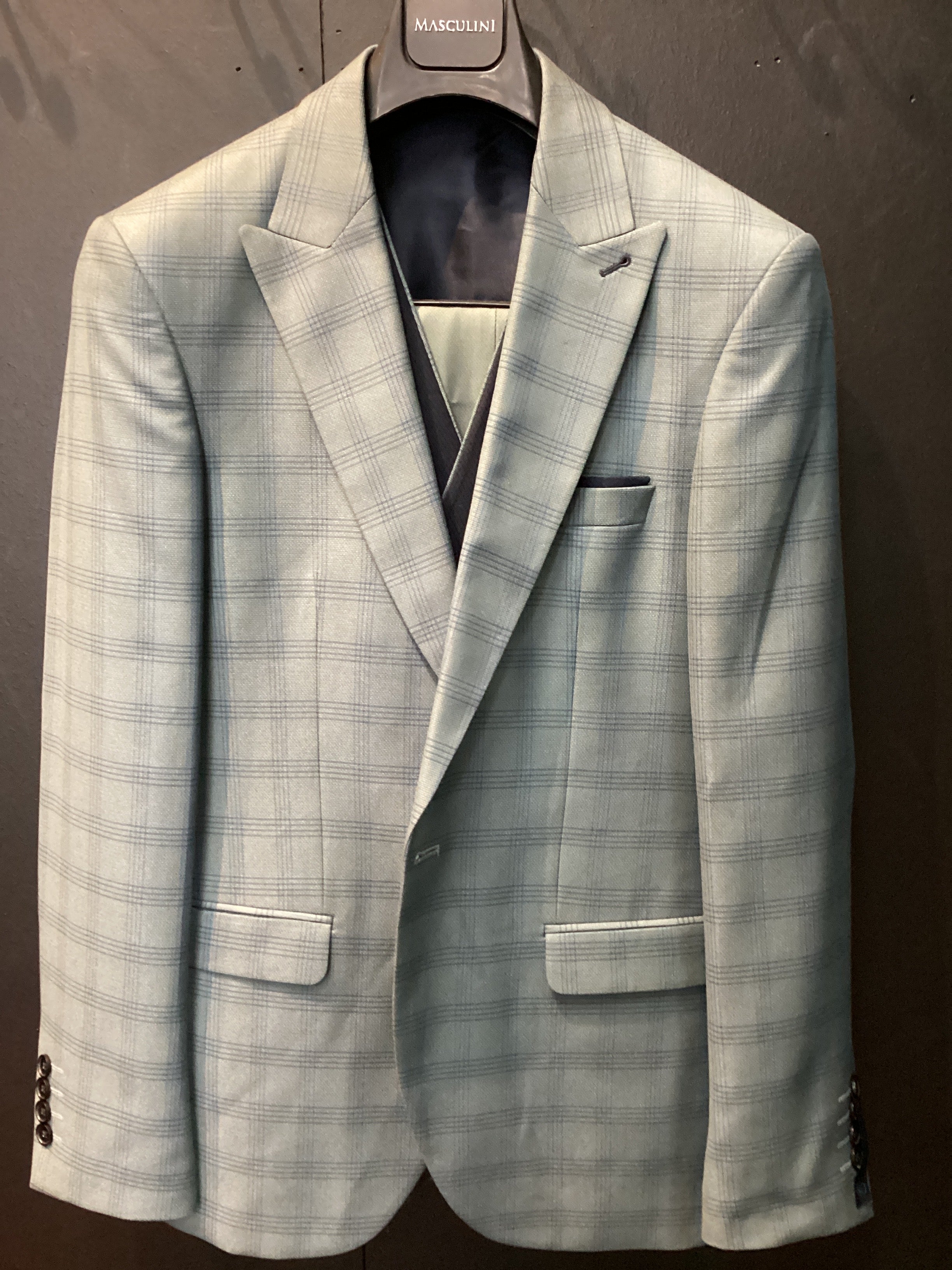 Edgers Men’s Three-Piece Suit