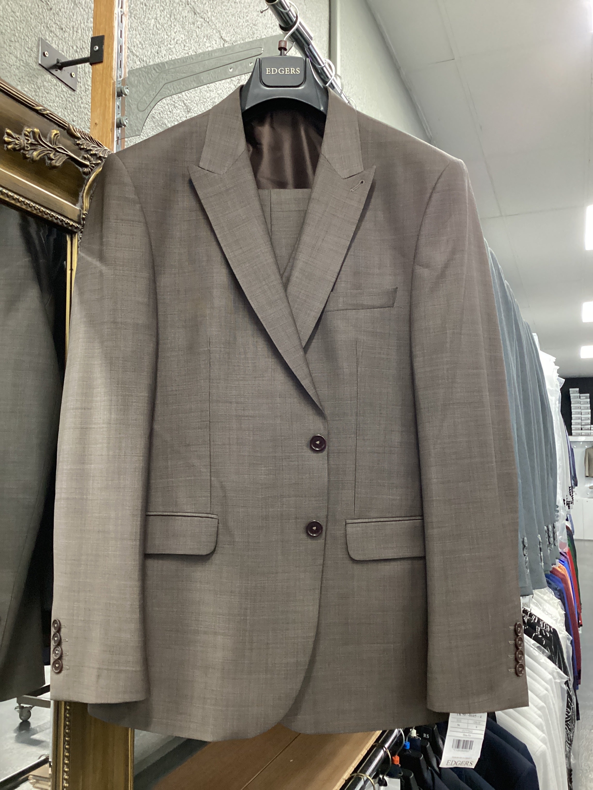 Edgers Men’s Three-Piece Suit