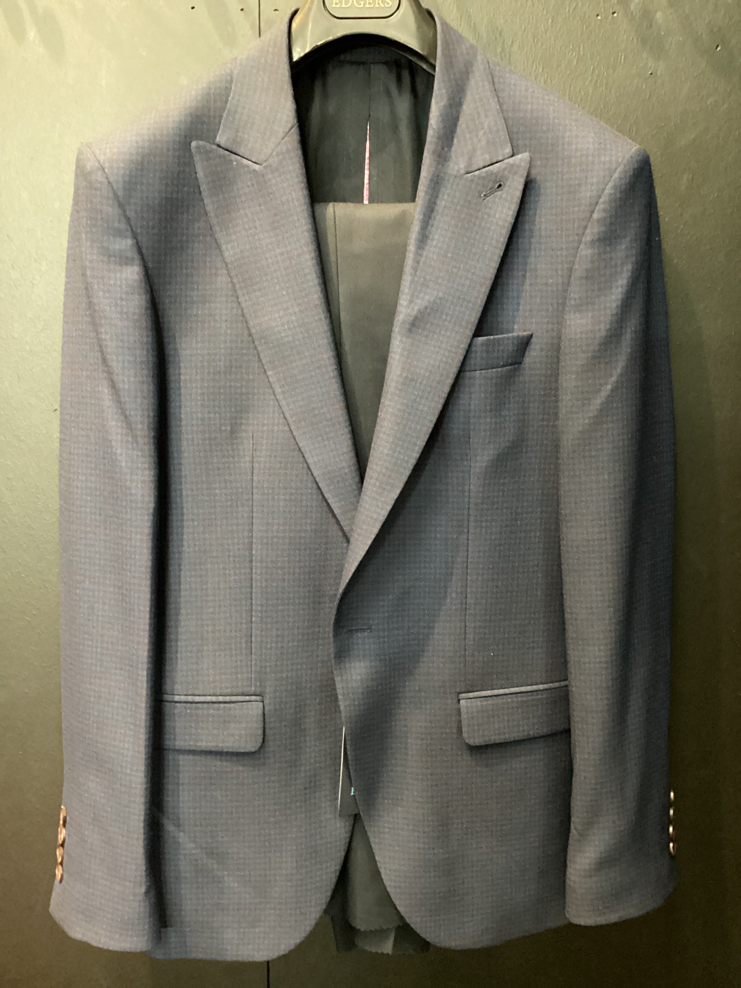 Edgers Men’s Three-Piece Suit