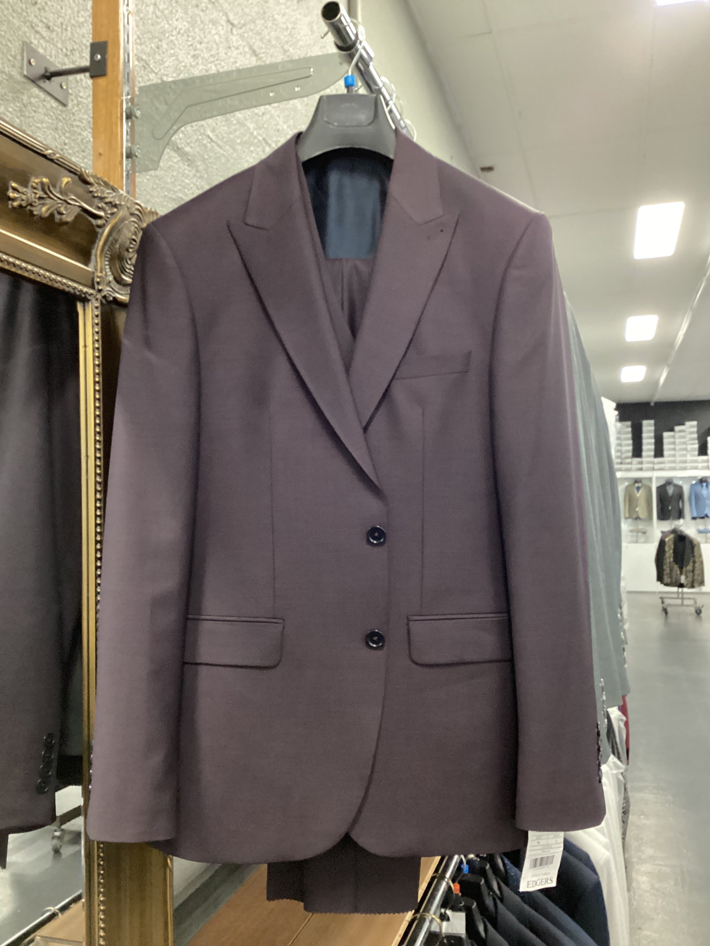 Edgers Men’s Three-Piece Suit
