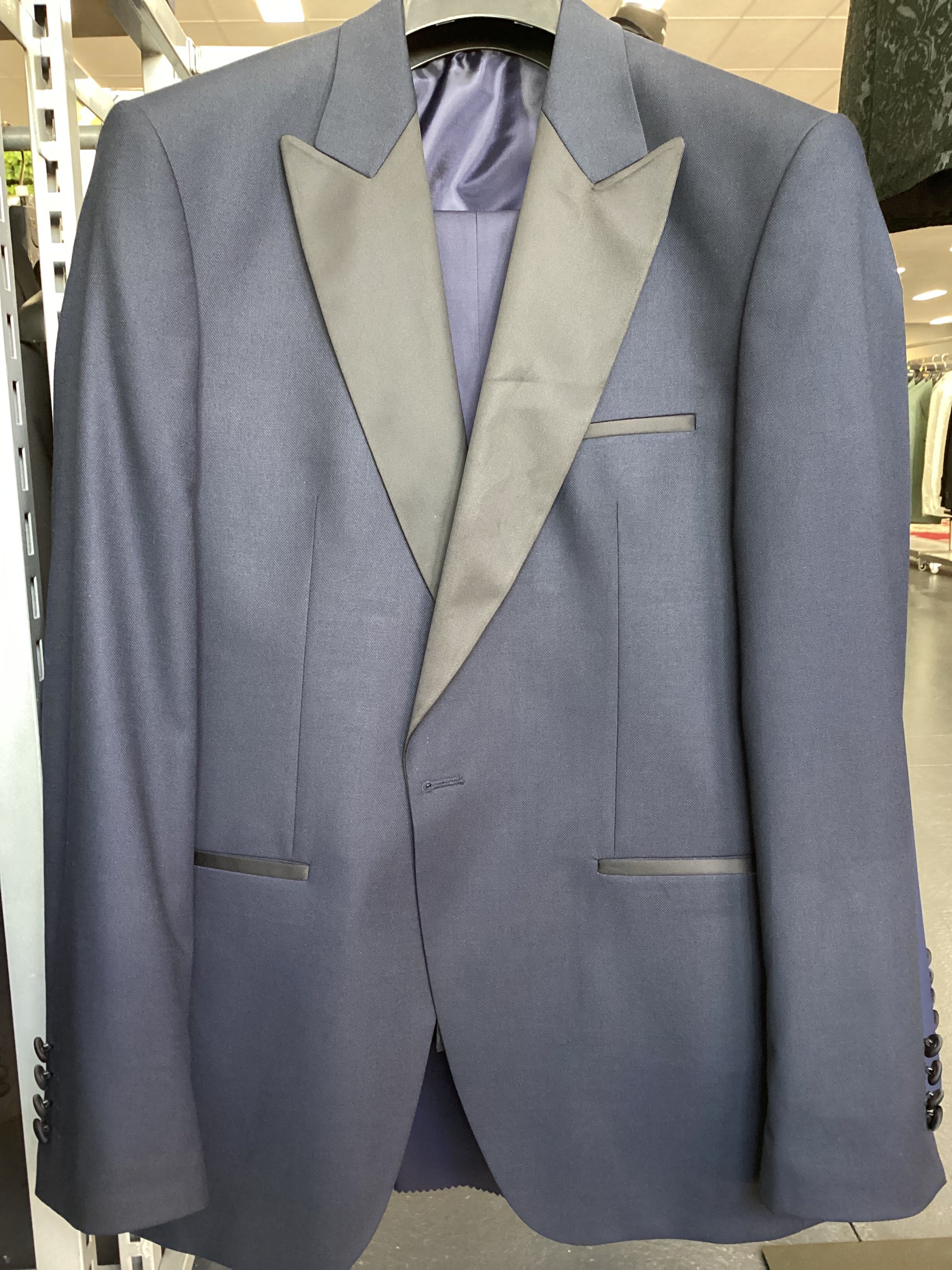 Edgers Men’s Three-Piece Suit