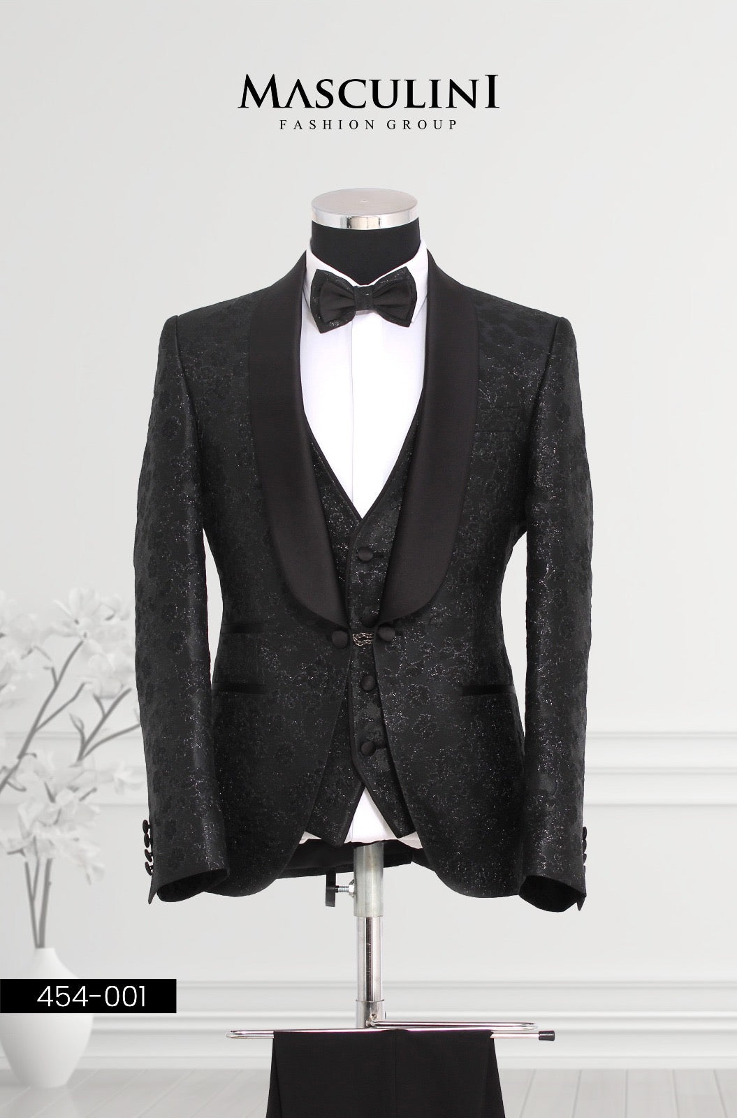 Masculini Men’s Three-Piece Suit + Bow tie