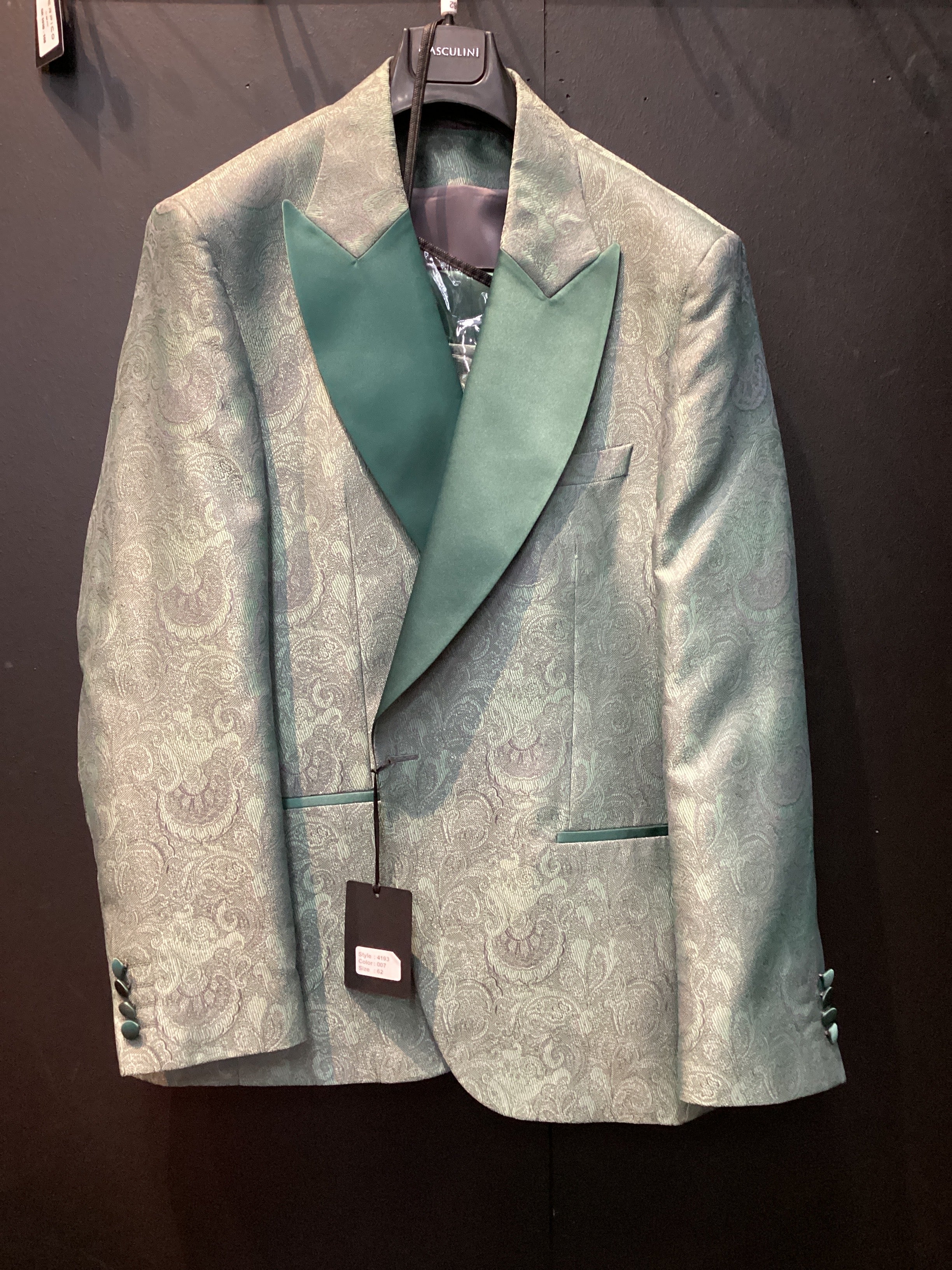 Masculini Men’s Three-Piece Suit + Bow tie