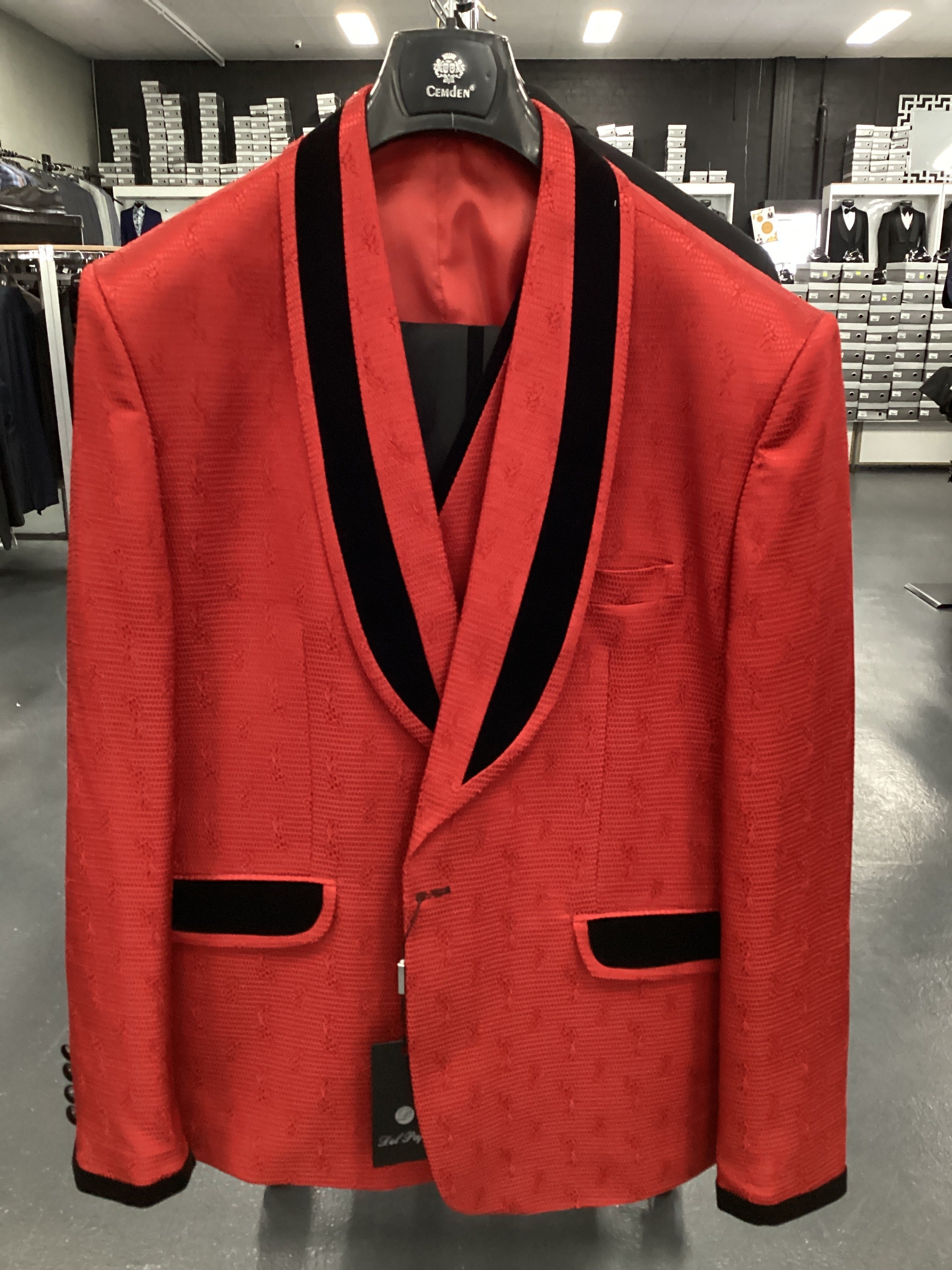 Del Papo Men’s Three-Piece Suit