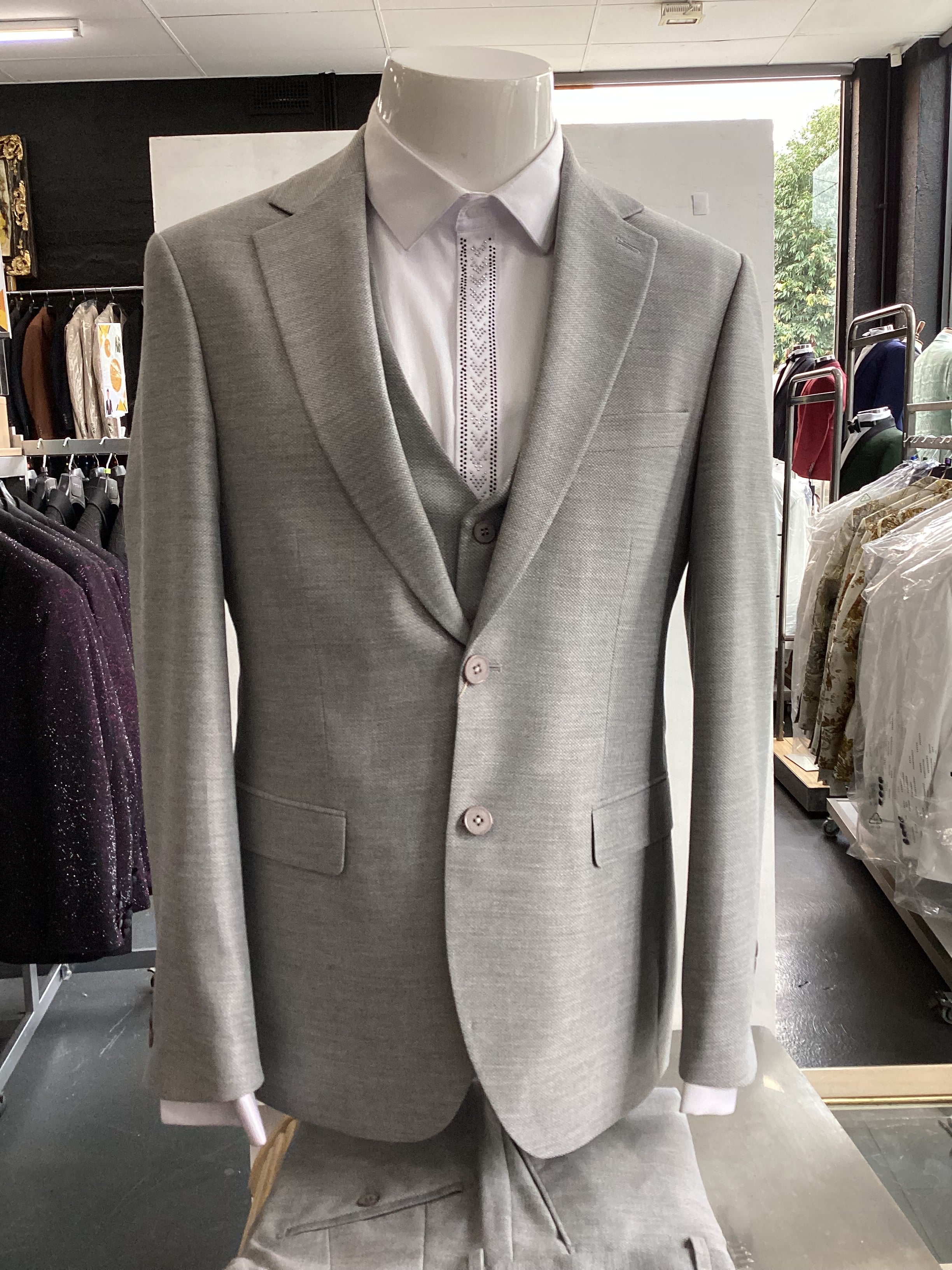 Edgers Men’s Three- Piece Suit