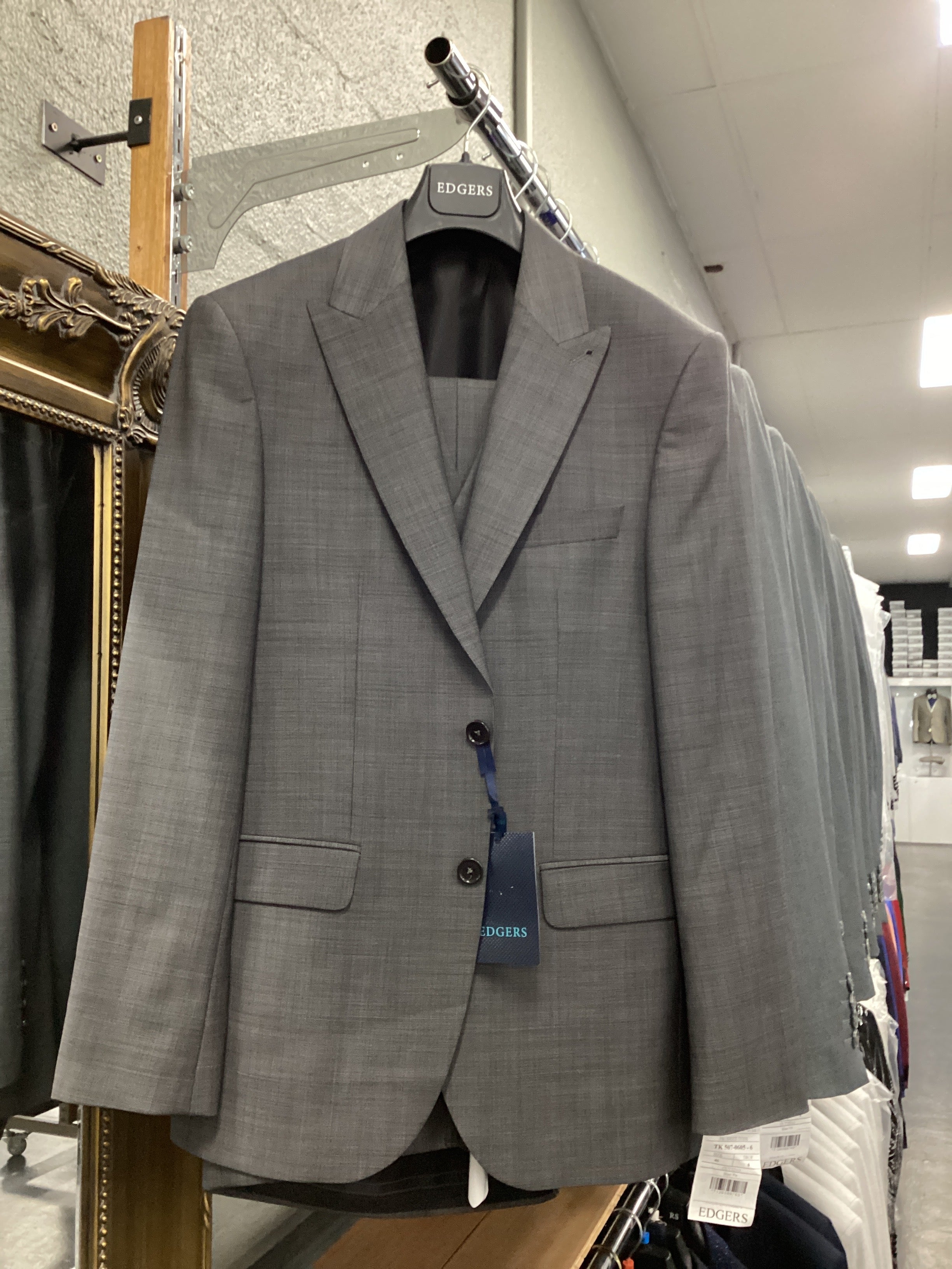Edgers Men’s Three-Piece Suit