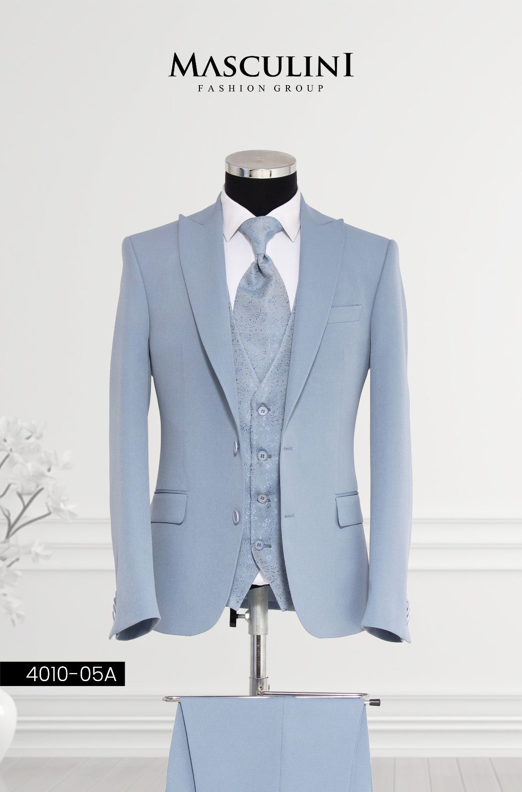 Masculini Men’s Three-Piece Suit + Tie