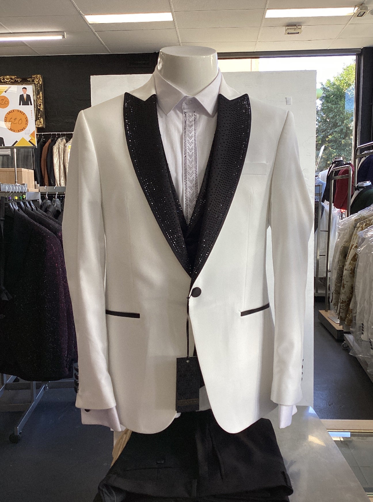 Masculini Men’s Three-Piece Suit + Bow tie